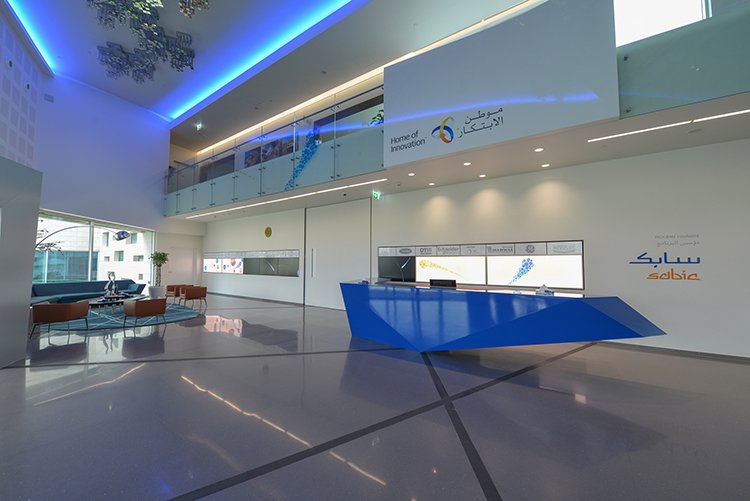 06.Home-of-Innovation-Facility_Reception-Welcome_highres_tcm35_19391 Home of innovation in Riyadh reception area with a stylish table